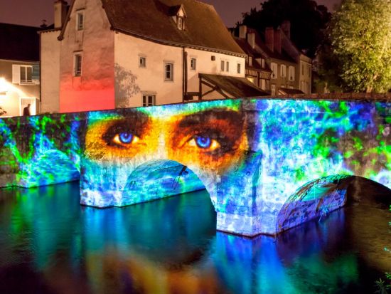 光のシャルトル ～世界遺産シャルトル大聖堂 プロジェクションマッピング観賞～＜貸切／往復送迎／パリ発着＞ by[みゅう]