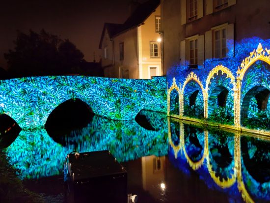 光のシャルトル ～世界遺産シャルトル大聖堂 プロジェクションマッピング観賞～＜貸切／往復送迎／パリ発着＞ by[みゅう]