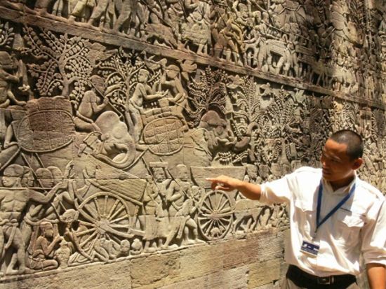 プノンペン市内貸切チャーター＜最大19名／12時間／選べる車種／日本語ガイド＞