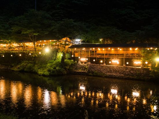 京都高雄 もみぢ家 川床ディナープラン 納涼川床料理＋舞妓さんの京舞鑑賞日あり（2026/7/1～2026/9/23）＜川床席確約／送迎あり／高雄＞
