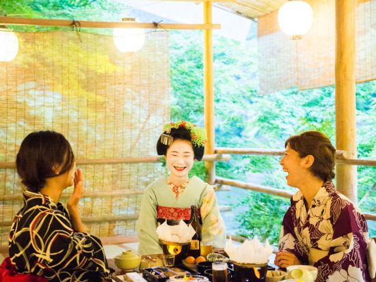 京都高雄 もみぢ家 川床ディナープラン 納涼川床料理＋舞妓さんの京舞鑑賞日あり（2026/7/1～2026/9/23）＜川床席確約／送迎あり／高雄＞