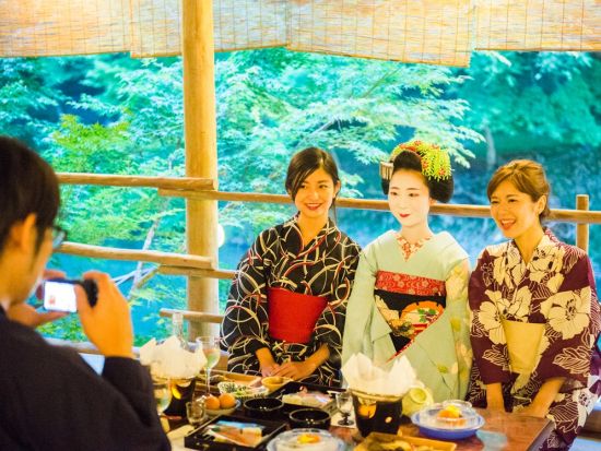 京都高雄 もみぢ家 川床ディナープラン 納涼川床料理＋舞妓さんの京舞鑑賞日あり（2026/7/1～2026/9/23）＜川床席確約／送迎あり／高雄＞