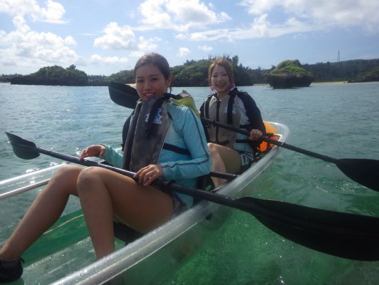シーカヤックツアー 透明な船体のスケルトンカヤックから海の中を観察しよう！＜恩納村・本島北部＞by 海遊倶楽部