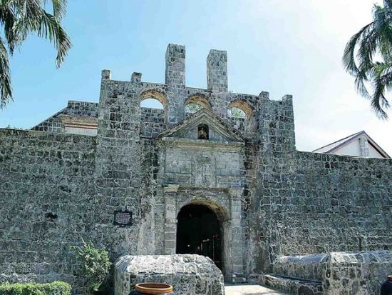 セブ1日市内観光ツアー　サンペドロ要塞＋サントニーニョ教会＋ SMシーサイドモールなど見どころを網羅！＜日本語ガイド／フィリピン料理ランチ／ホテル送迎＞