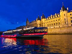 Eiffel Tower, cruise