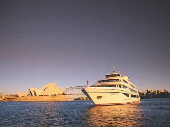 【サンセットクルーズ】キャプテンクック豪華船クルーズ☆シドニー湾の夕日を見ながら3コースディナーを堪能！