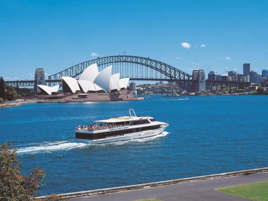 【ランチクルーズ】キャプテンクック豪華船クルーズ☆美しいシドニー湾の絶景と新鮮なシーフードを堪能！＜2コースランチ付き＞