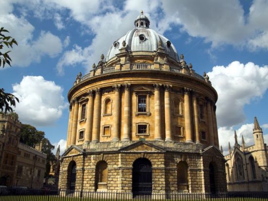 【プライベートツアー】専用車で行く！ハリー・ポッターツアー南イングランドのロケ地巡り＜車＋ドライバー貸切／日本語／オックスフォード発＞