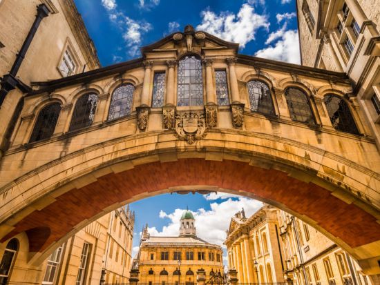 【プライベートツアー】専用車で行く！ハリー・ポッターツアー南イングランドのロケ地巡り＜車＋ドライバー貸切／日本語／オックスフォード発＞