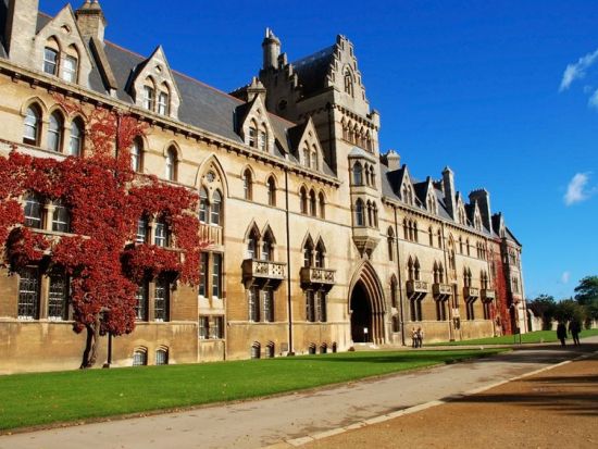 【プライベートツアー】専用車で行く！ハリー・ポッターツアー南イングランドのロケ地巡り＜車＋ドライバー貸切／日本語／オックスフォード発＞