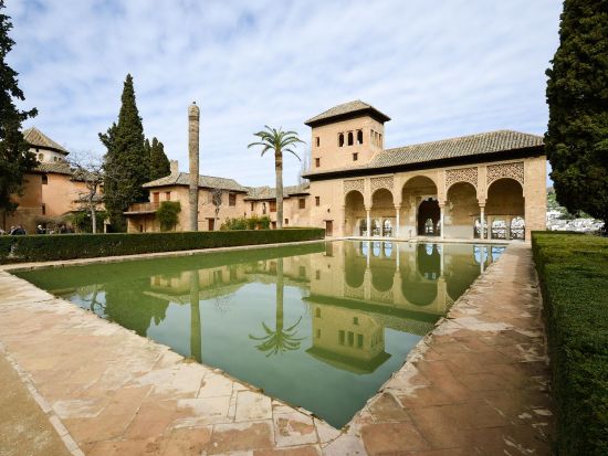 アルハンブラ宮殿 半日観光ツアー  ＜英語ガイド／グラナダ発＞