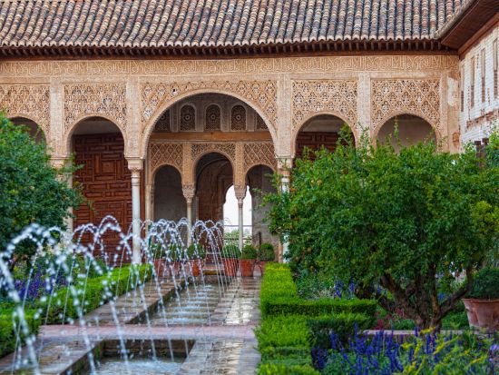 アルハンブラ宮殿 半日観光ツアー  ＜英語ガイド／グラナダ発＞