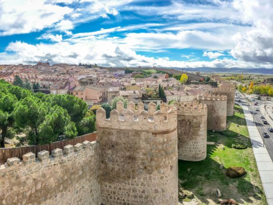 世界遺産アビラ＆サラマンカ　1日観光ツアー ＜英語／マドリード発＞