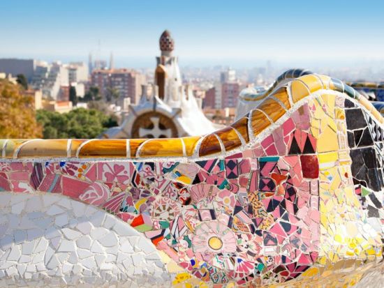 世界遺産グエル公園観光ツアー　大人気のガウディ建築をガイドと巡る ＜午後／英語＞