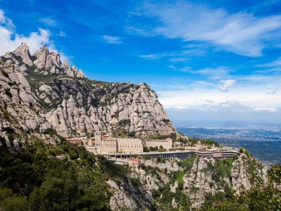 モンセラット 半日観光ツアー　早朝出発でゆっくり観光！＜午前／英語／バルセロナ発＞