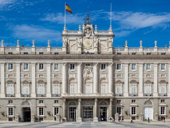 マドリード王宮 見学ツアー　行列に並ばずに優先入場＜午前または午後／英語ガイド／マドリード発＞