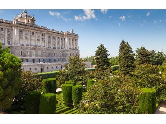 マドリード王宮 見学ツアー　行列に並ばずに優先入場＜午前または午後／英語ガイド／マドリード発＞