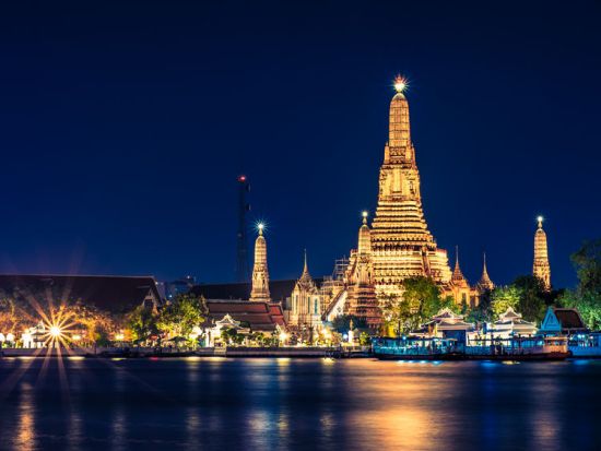 グランドパール号 or チャオプラヤ・プリンセス号ディナークルーズ＜当日予約可／現地集合または往復送迎／日本語ガイド選択可／ビュッフェ＞