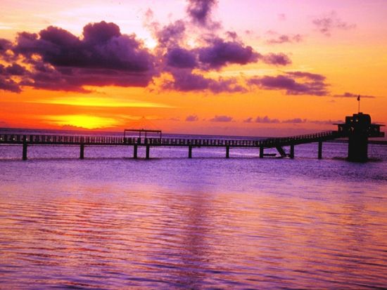 サンセット鑑賞＋海中展望塔入場＋アイランドカルチャーディナーショー＜ディナービュッフェ／送迎付き＞