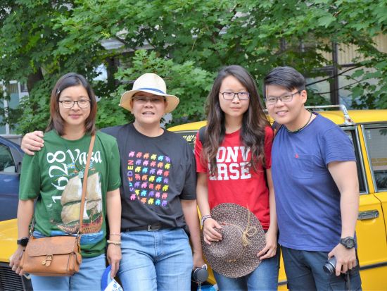 ポルスキ・フィアット125pで行く！ワルシャワの観光名所を巡るプライベートツアー＜昼食または夕食／英語／ワルシャワ発＞