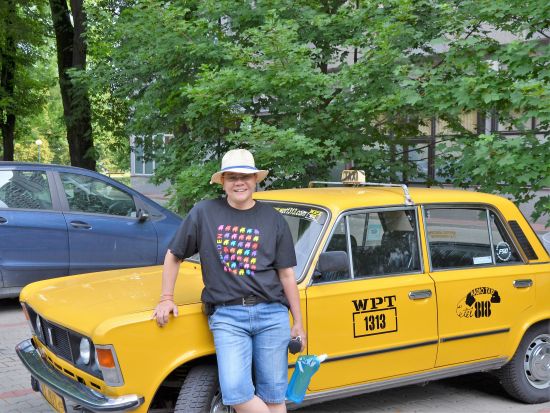 ポルスキ・フィアット125pで行く！共産主義時代のワルシャワを巡るプライベートツアー＜昼食または夕食付き／英語／ワルシャワ発＞