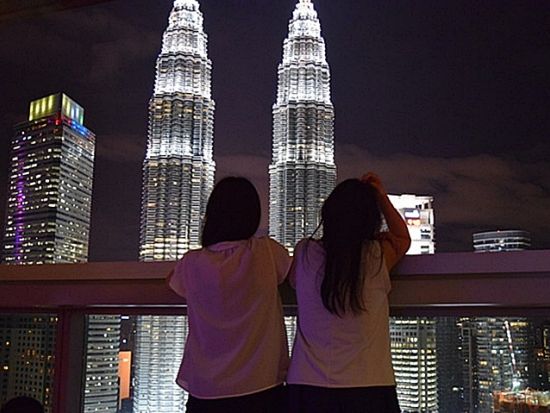 スカイバー（SKY BAR）事前予約サービス　ツインタワーで楽しむ夜景＆日～木曜19時以降は窓際シート確約　ドリンク1杯＆おつまみ付き ＜トレーダースホテル内＞