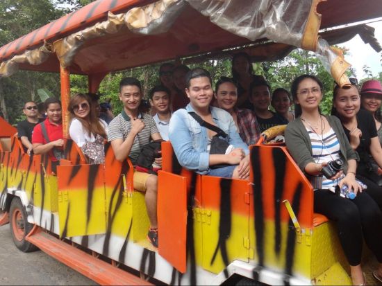 スービック湾　日帰り観光ツアー ＜昼食付き／英語ガイド＞