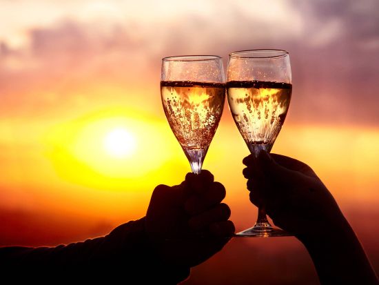 サンセットクルーズ　ライブミュージック＆多彩なディナー／サプライズ演出・記念日対応可／那覇埠頭発＞