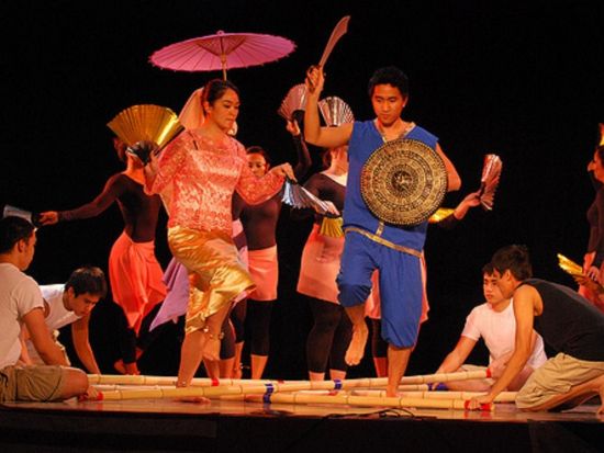 夜のフィリピン文化体験　ダンス＆フィリピン料理ディナー ＜英語（混乗）もしくは日本語（貸切）ガイド＞