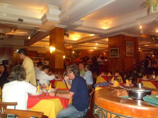 夜のフィリピン文化体験　ダンス＆フィリピン料理ディナー ＜英語（混乗）もしくは日本語（貸切）ガイド＞