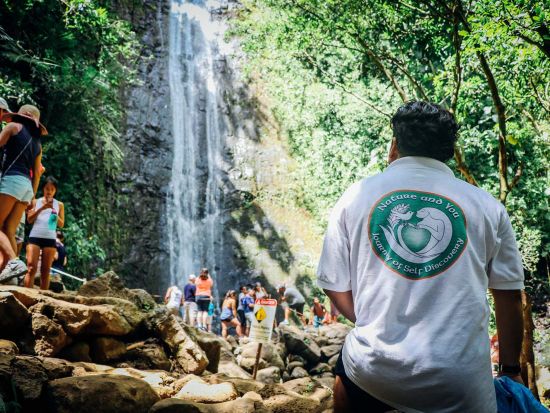 マノア滝ハイキングツアー　大自然がもたらすエネルギーを全身で感じよう！＜日本語ガイド／オーガニックランチ付き＞