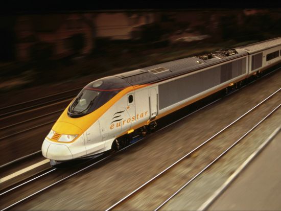 ロンドン発パリ日帰りツアー　セーヌ川ランチクルーズ＋パリ乗り降り自由バスチケット付き＜ユーロスター利用＞