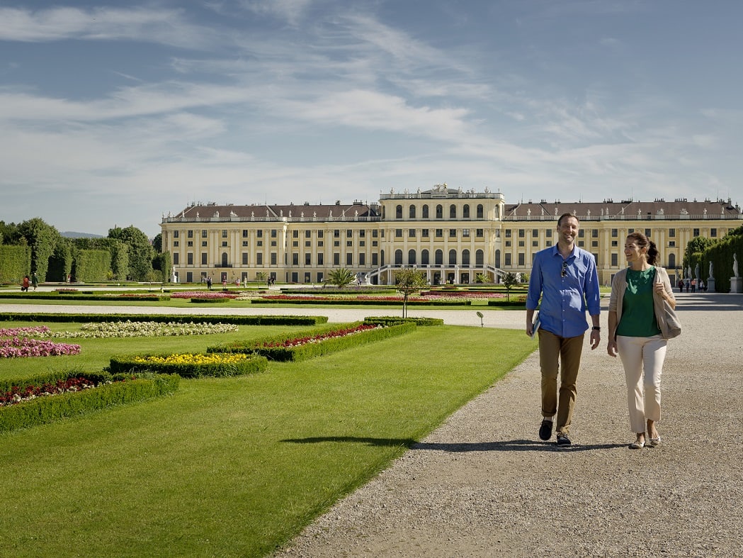 シェーンブルン宮殿と庭園群 (オーストリアの世界遺産) | ウィーンの観光・オプショナルツアー専門 VELTRA(ベルトラ)