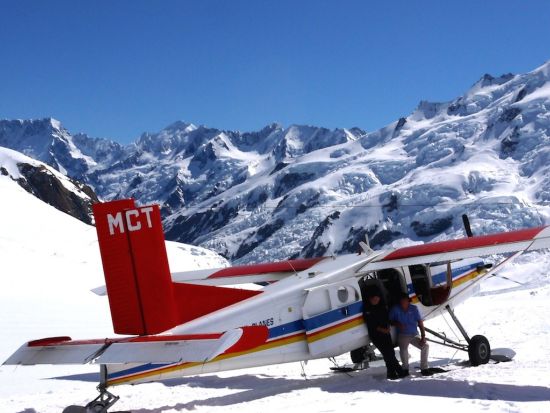 世界遺産マウントクック遊覧飛行 スキープレーンでサザンアルプスを一望＆氷河へランディング！