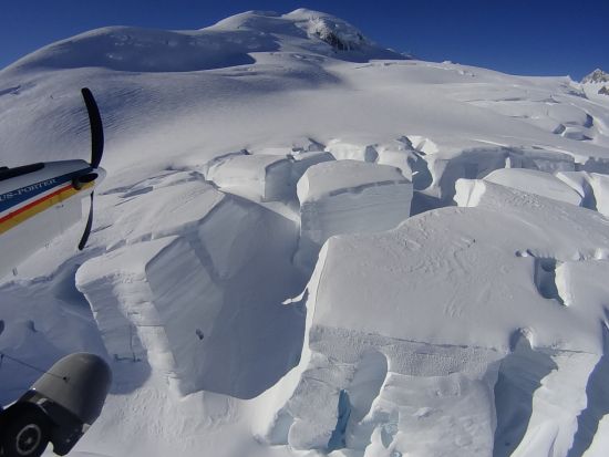 世界遺産マウントクック遊覧飛行 スキープレーンでサザンアルプスを一望＆氷河へランディング！