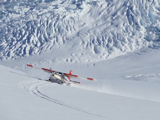 世界遺産マウントクック遊覧飛行 スキープレーンでサザンアルプスを一望＆氷河へランディング！
