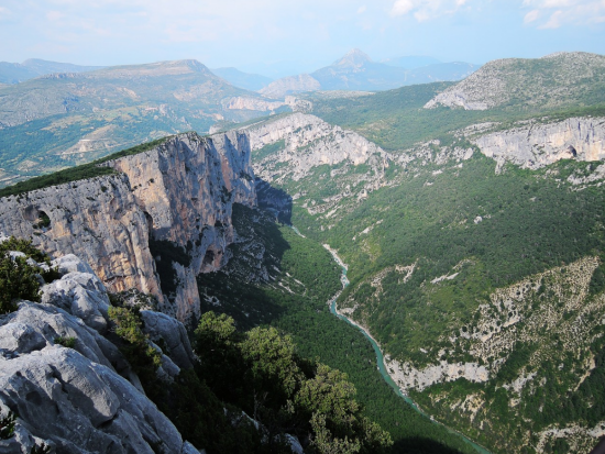 ヴェルドン渓谷＆サントクロワ湖＆4つの美しい天空の村巡り　1日観光ツアー＜4月～10月／貸切／日本語／ニース発＞