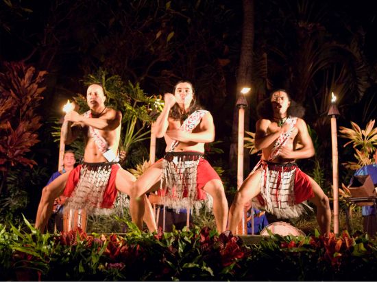 伝統ルアウ＆フラ・ハワイアンショー　アイランド・ブリーズ・ルアウ（キングカメハメハホテル内）＜ブッフェ夕食／飲み放題／シェルレイ付＞