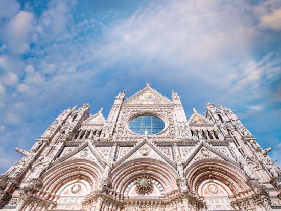 ピサ＋シエナ＋サンジミニャーノ3都市観光1日ツアー　ランチ＆ワイン試飲付＜英語／フィレンツェ発＞