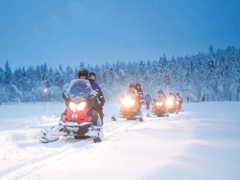 Finland_Rovaniemi_Lapland-Safaris_Snowmobiles