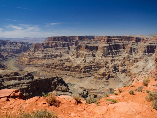 小型飛行機で行く グランドキャニオン・ウエスト＆スカイウォーク　到着したら自由散策 ＜片道約35分フライト／日本語オーディオガイド／英語ドライバー＞
