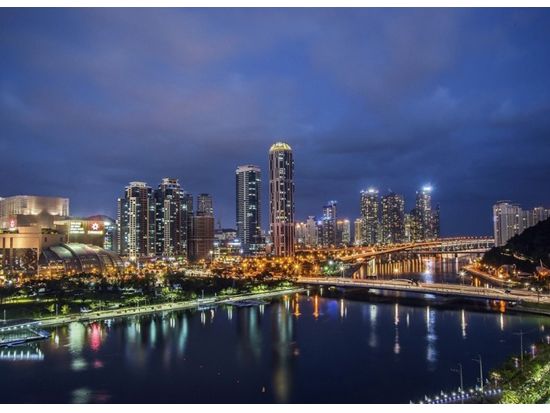釜山ナイトツアー　海辺のおすすめ夜景スポットを満喫！海鮮鍋の夕食付き＜日本語ガイド／ホテル送迎付＞