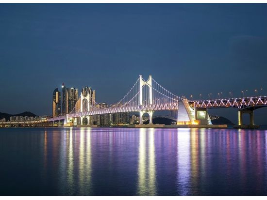 釜山ナイトツアー　海辺のおすすめ夜景スポットを満喫！海鮮鍋の夕食付き＜日本語ガイド／ホテル送迎付＞