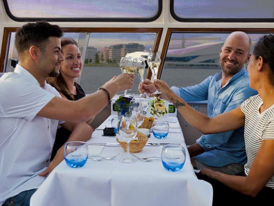 アムステルダム運河 ディナークルーズ 選べる4コースディナー＜アムステルダム発＞