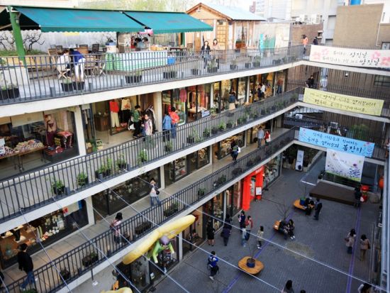 ソウル市内半日観光ツアー 6つの定番凝縮！景福宮＋守門将交代式＋北村＋仁寺洞＋益善洞＋広蔵市場 「プチョンユッケ」昼食や個室アカスリプラン選択可＜午前／日本語＞