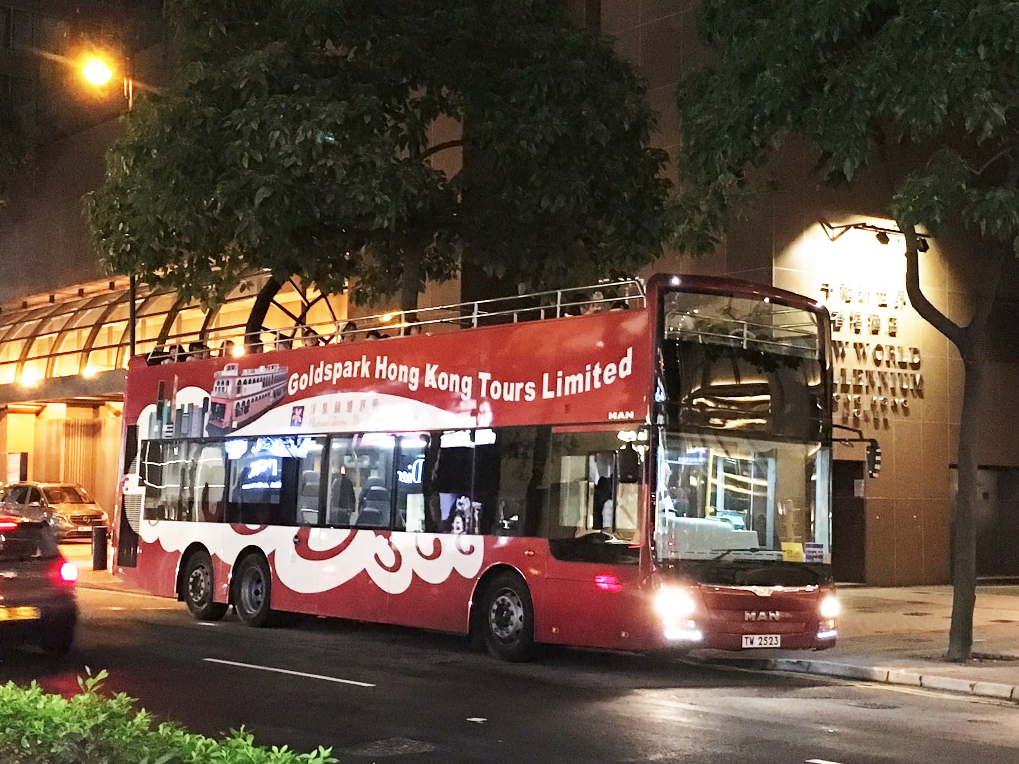 オープントップバス 女人街散策 香港夜景観光ツアー 飲茶付プランあり 日本語ガイド 指定ホテル送り付 香港の観光 オプショナルツアー専門 Veltra ベルトラ