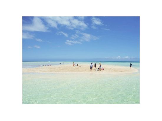 百合ヶ浜上陸ツアーグラスボートで幻の白い砂浜へ！現地集合プランは当日8時まで予約OK ＜5月～10月は与論島内ホテル間のみ送迎可＞by ヨロン島シーマンズクラブ