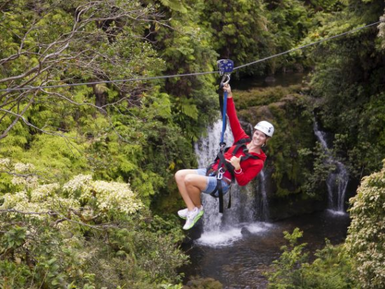 ハワイ島　ジップライン7本　コレコレ滝の上を滑走 ＜英語インストラクター＞
