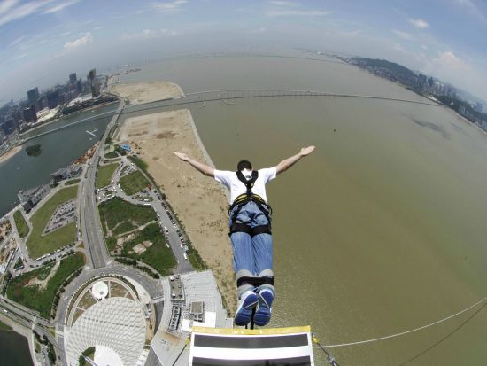 マカオタワーバンジージャンプ事前予約　世界最高地点から時速200キロのフリーフォールを体験 ＜チケット予約＞