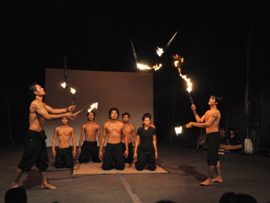 笑いと感動の新感覚エンターテイメント！カンボジアサーカス・ファー チケット事前予約＜送迎付＞